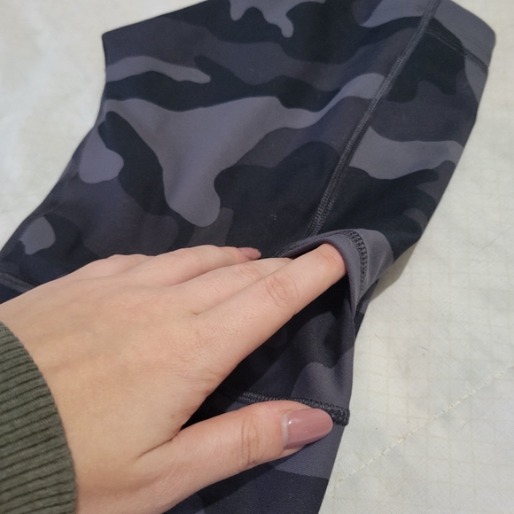 Bike Shorts / Old Navy / Sm / 6inch inseam / Black Powersoft / Pocket - Picture 5 of 5